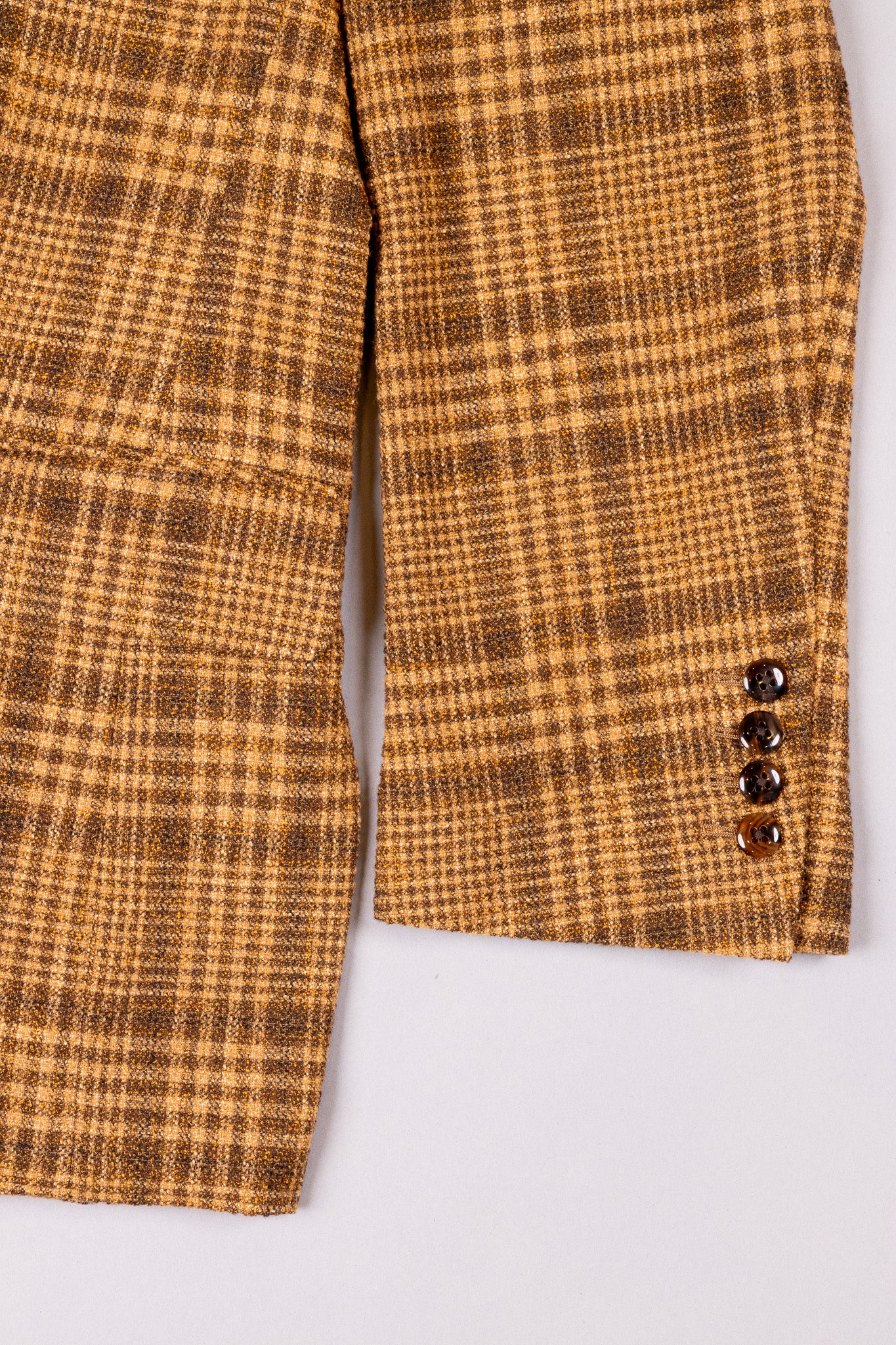 『unnames.』ジャケット　yellow brown