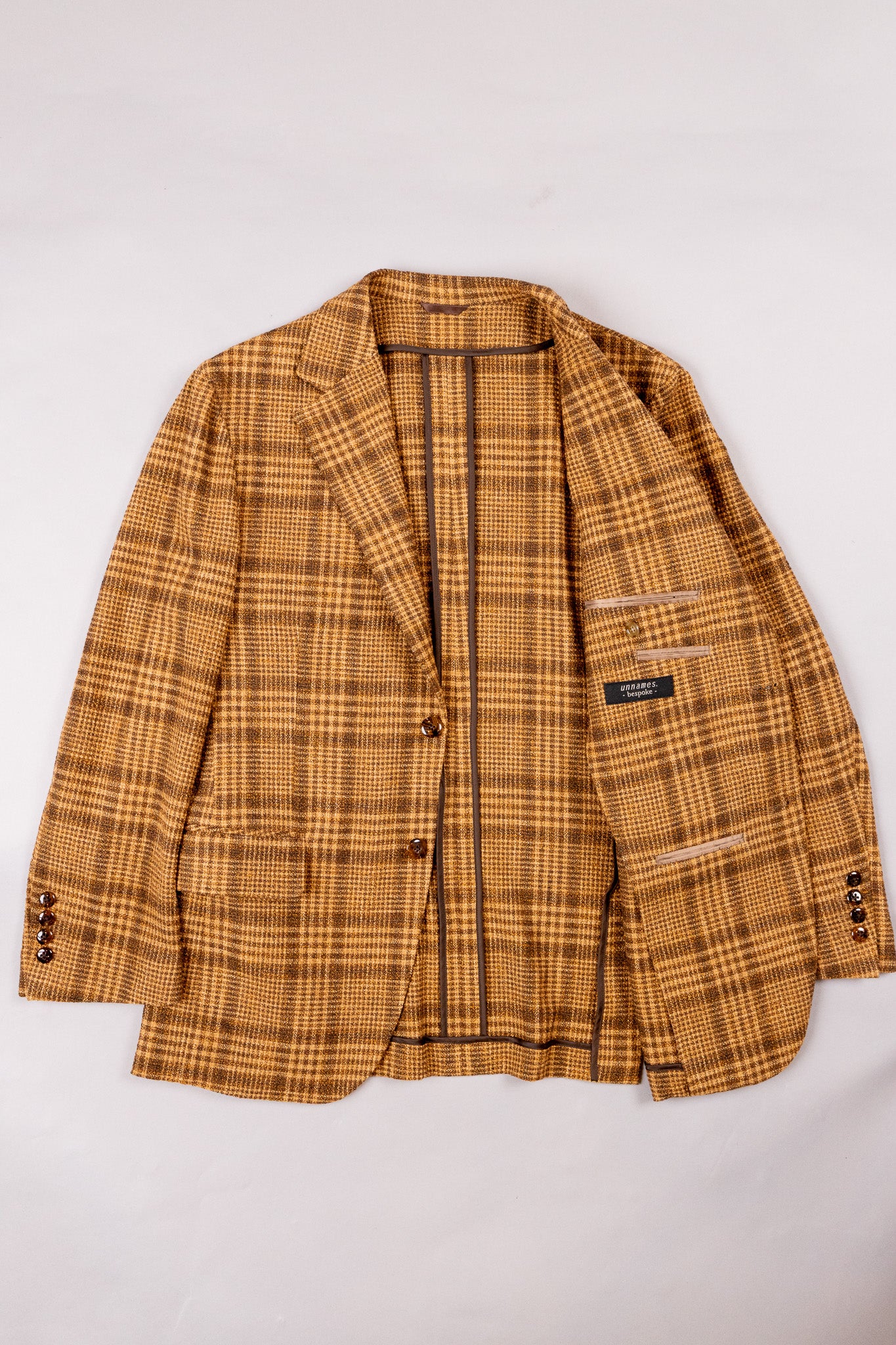 『unnames.』ジャケット　yellow brown