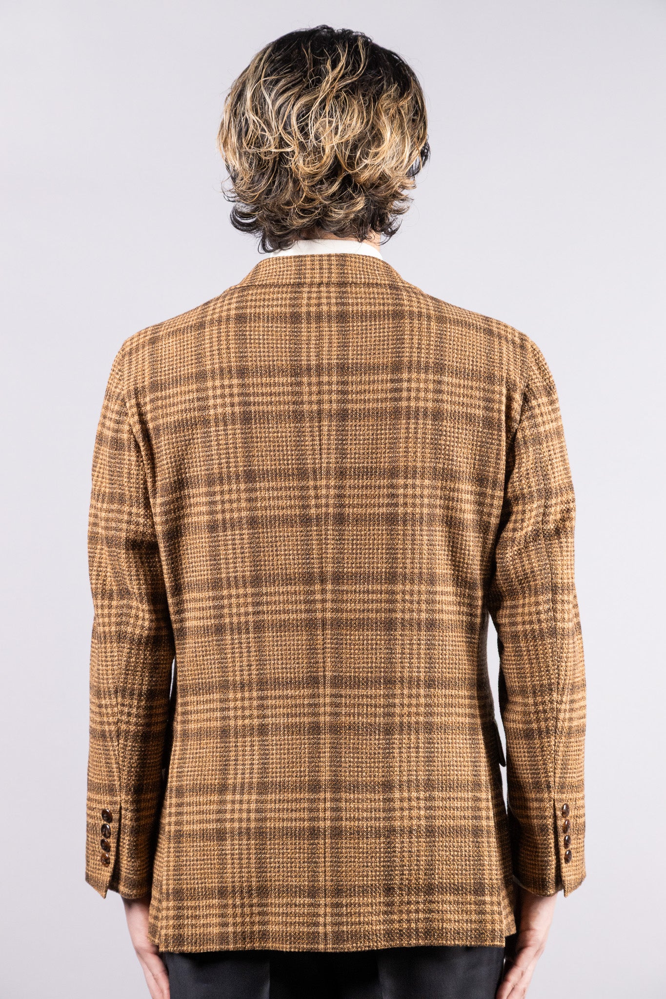 『unnames.』ジャケット　yellow brown