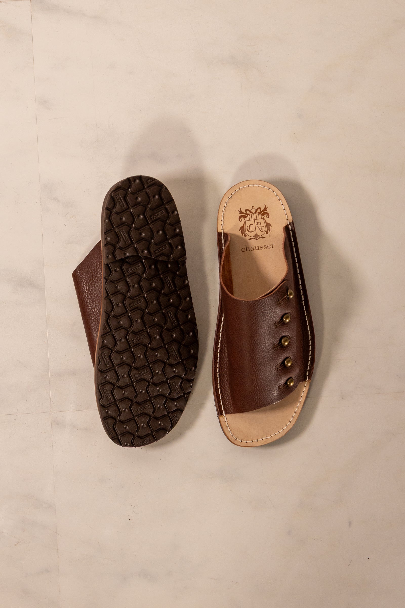 【chausser】BUTTON SANDALS DBROWN