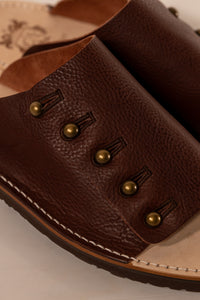 【chausser】BUTTON SANDALS DBROWN