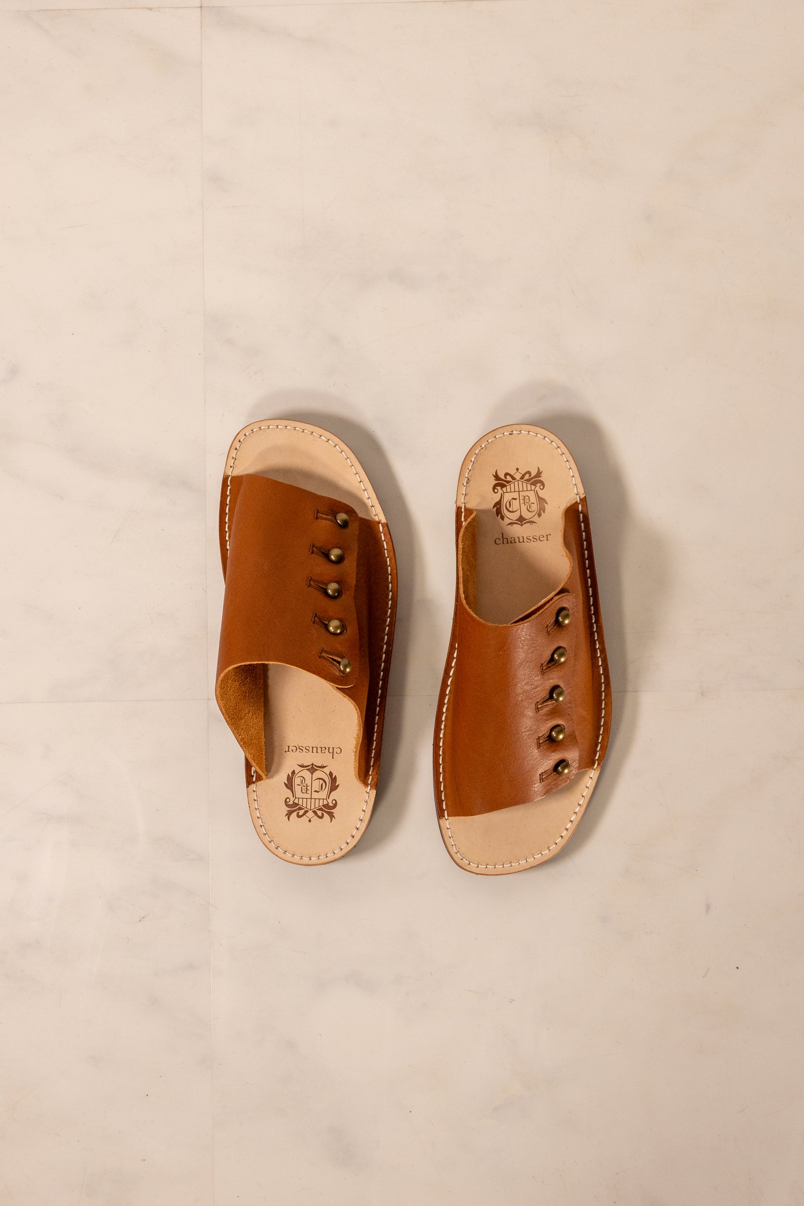 【chausser】BUTTON SANDALS BROWN