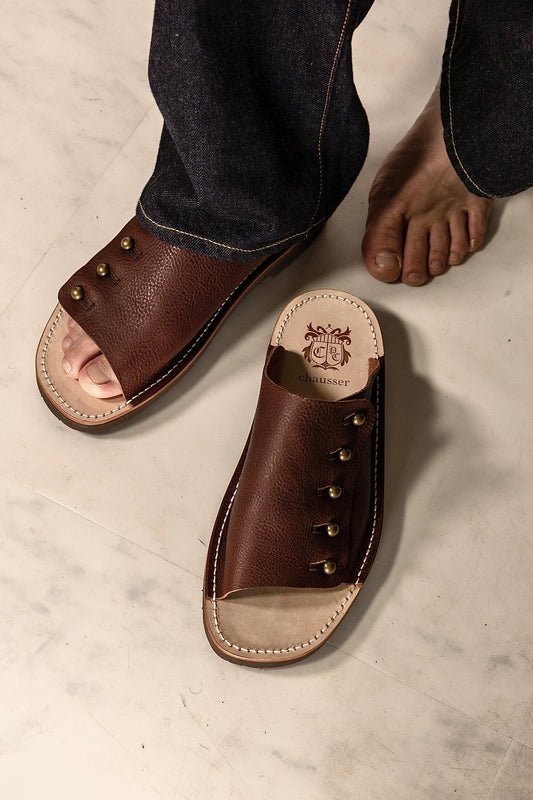 【chausser】BUTTON SANDALS DBROWN