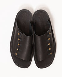 【chausser】別注BUTTON SANDALS ブラック×ゴールド