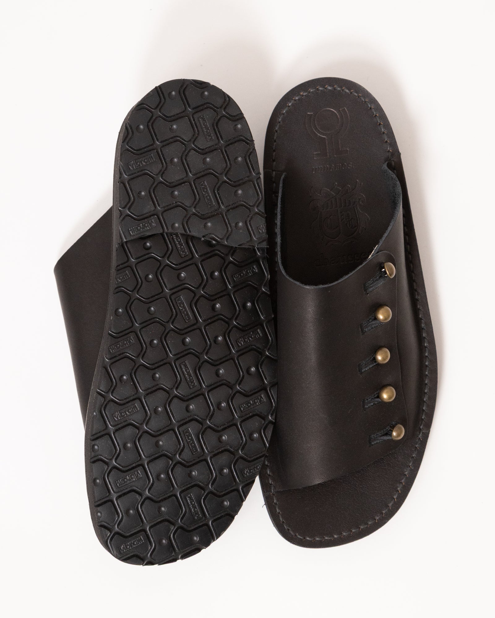 【chausser】別注BUTTON SANDALS ブラック×ゴールド