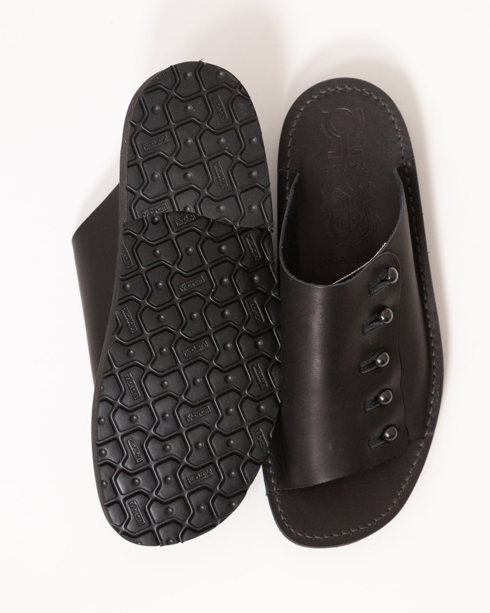 【chausser】別注BUTTON SANDALS ブラック×ブラック