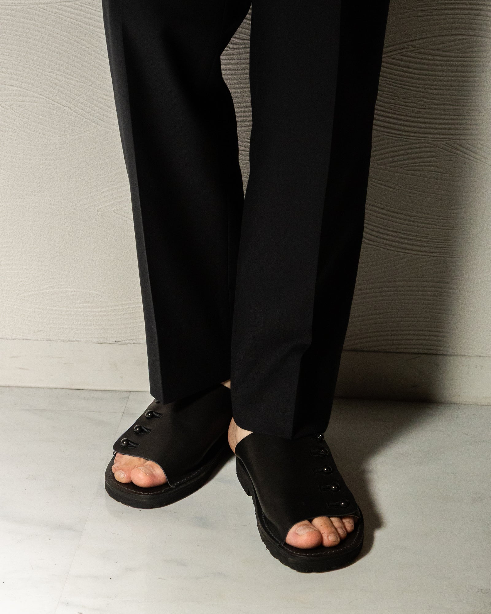 【chausser】別注BUTTON SANDALS ブラック×ブラック