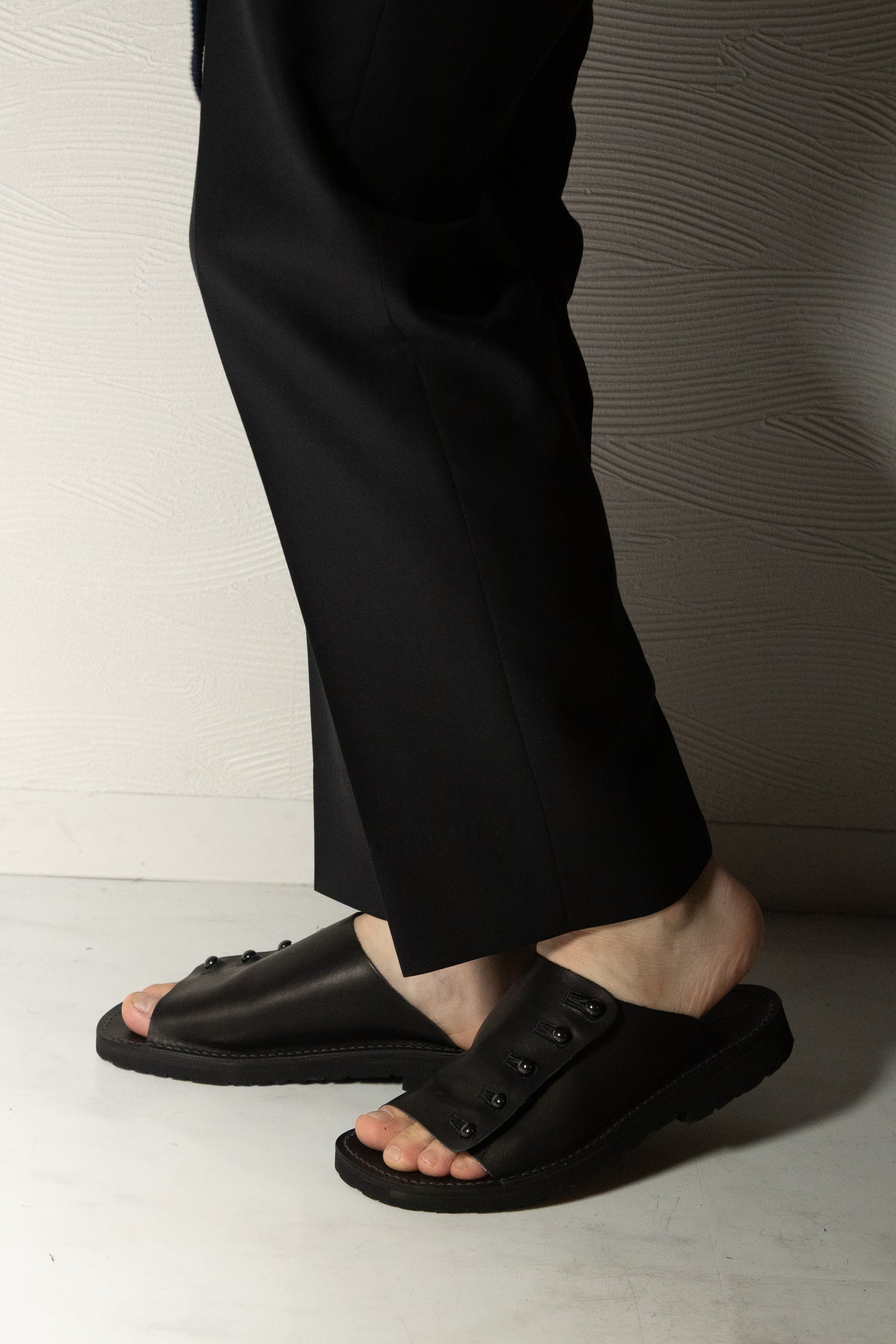 【chausser】別注BUTTON SANDALS ブラック×ブラック
