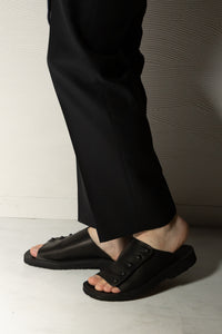 【chausser】別注BUTTON SANDALS ブラック×ブラック