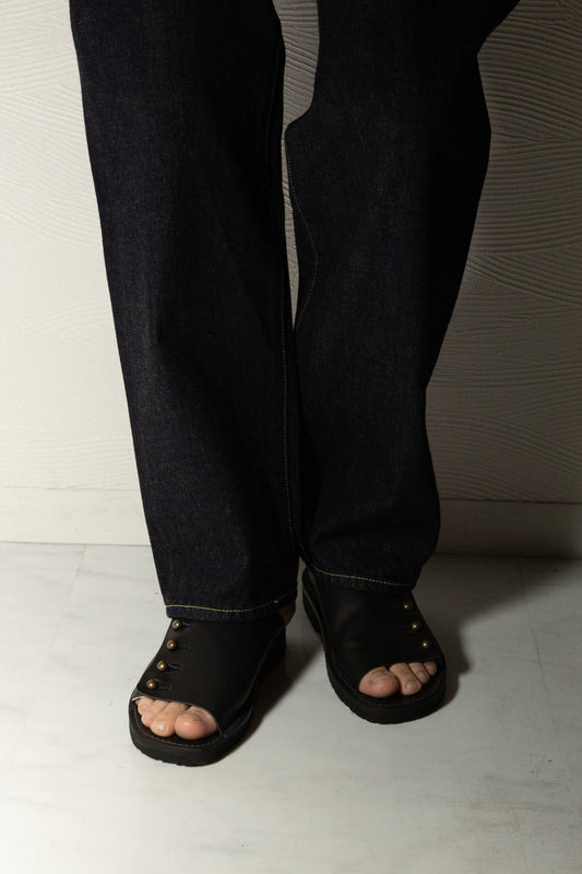 【chausser】別注BUTTON SANDALS ブラック×ゴールド