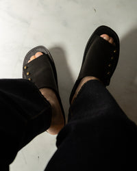 【chausser】別注BUTTON SANDALS ブラック×ゴールド