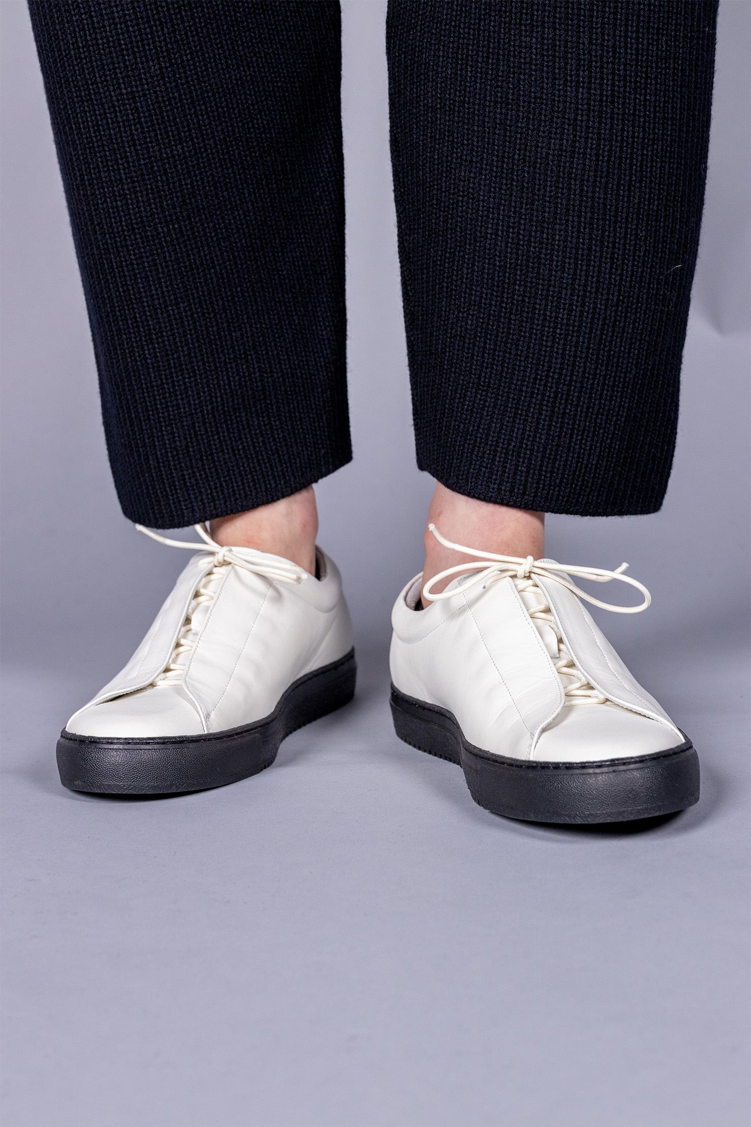 LEATHER LOW-CUT SNEAKERS / WH/BL