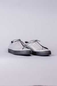 LEATHER LOW-CUT SNEAKERS / silver