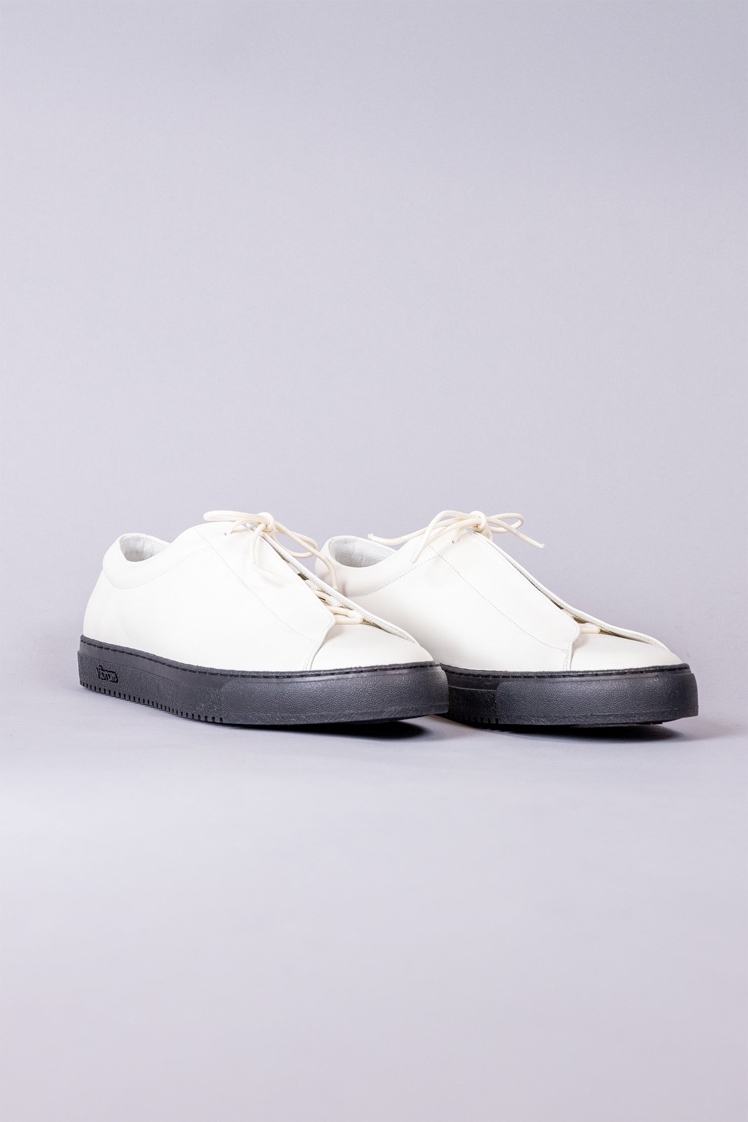 LEATHER LOW-CUT SNEAKERS / WH/BL