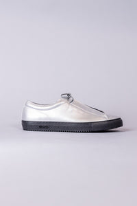 LEATHER LOW-CUT SNEAKERS / silver