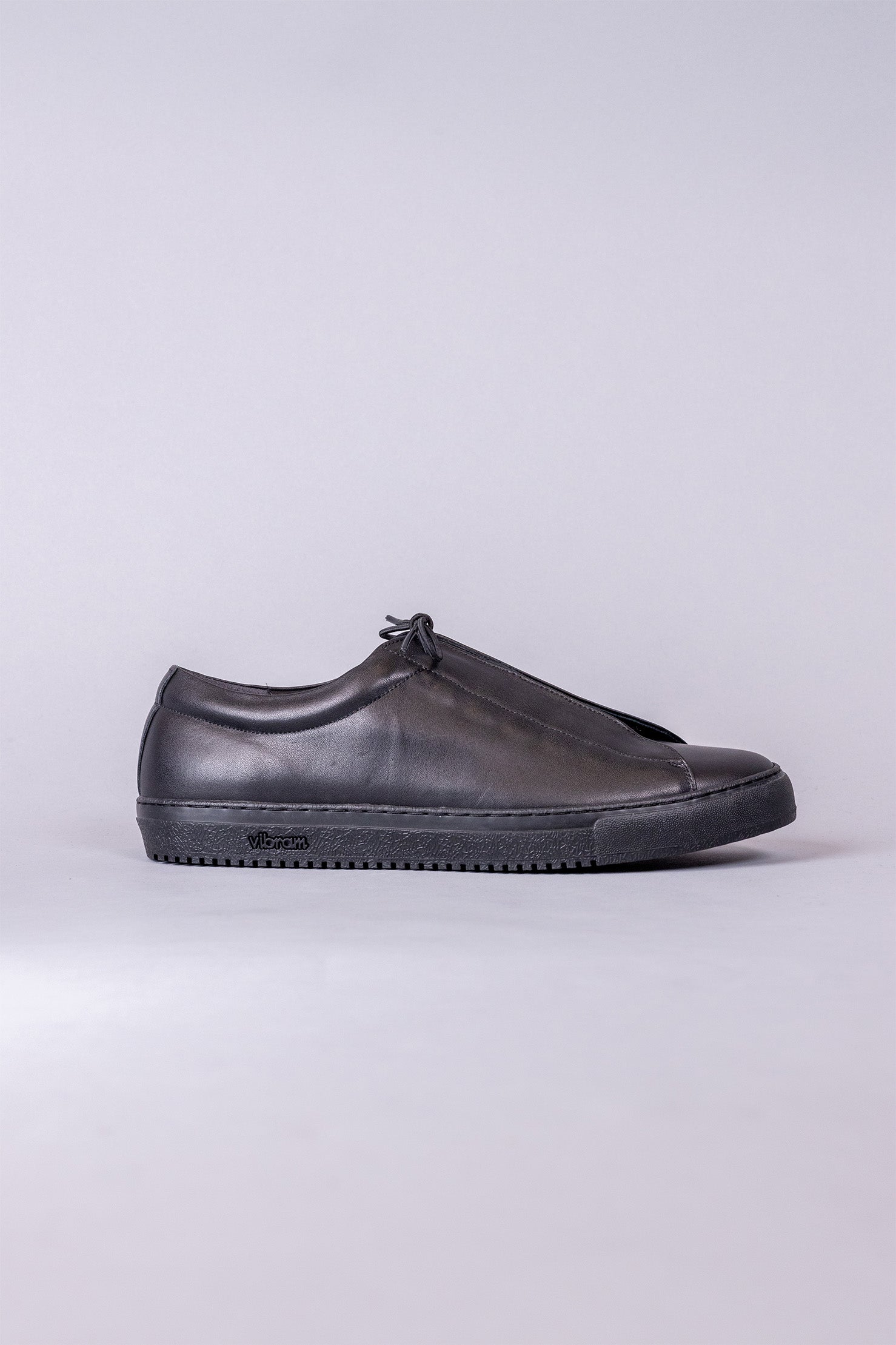 LEATHER LOW-CUT SNEAKERS / BL